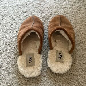 UGG SLIPPERS SIZE 5